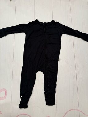 MonkeeRoos Bamboo Black Zippy Size 0-3 months